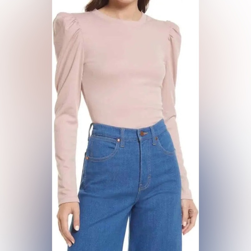 NWT treasure & bond ribbed ruffle long sleeve bodysuit
Pink adobe